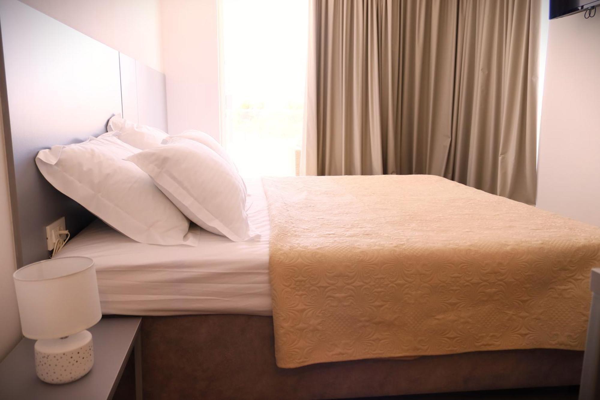 Villa Cala, Hotel Rooms&Apartments ノヴァリャ エクステリア 写真