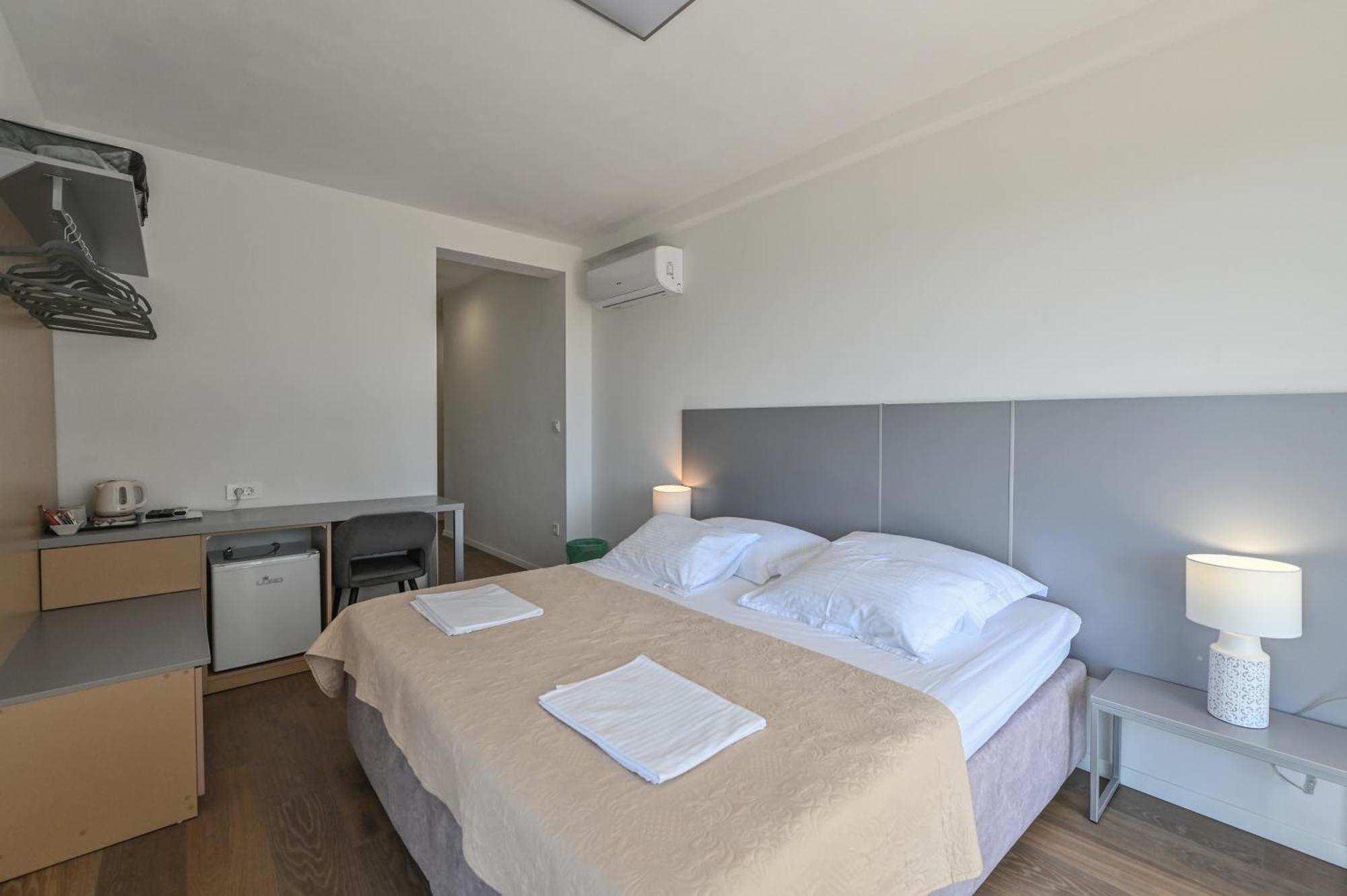 Villa Cala, Hotel Rooms&Apartments ノヴァリャ エクステリア 写真