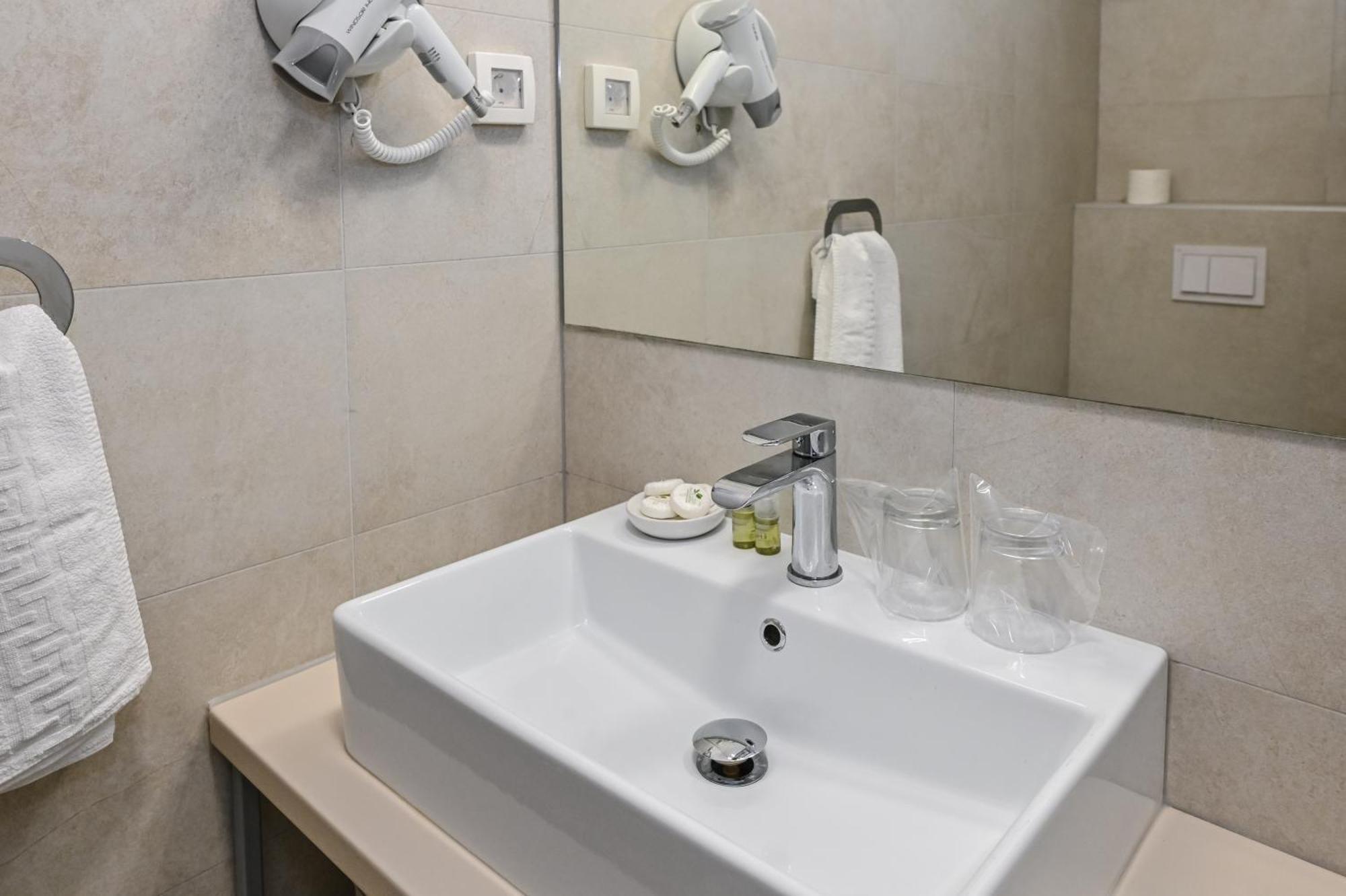 Villa Cala, Hotel Rooms&Apartments ノヴァリャ エクステリア 写真