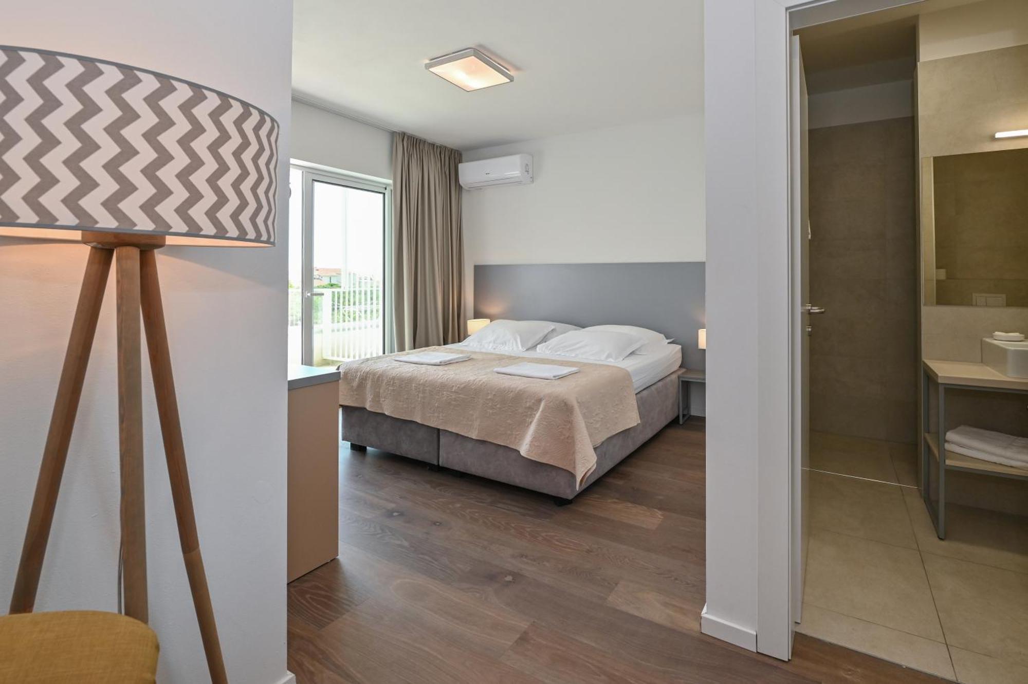 Villa Cala, Hotel Rooms&Apartments ノヴァリャ エクステリア 写真
