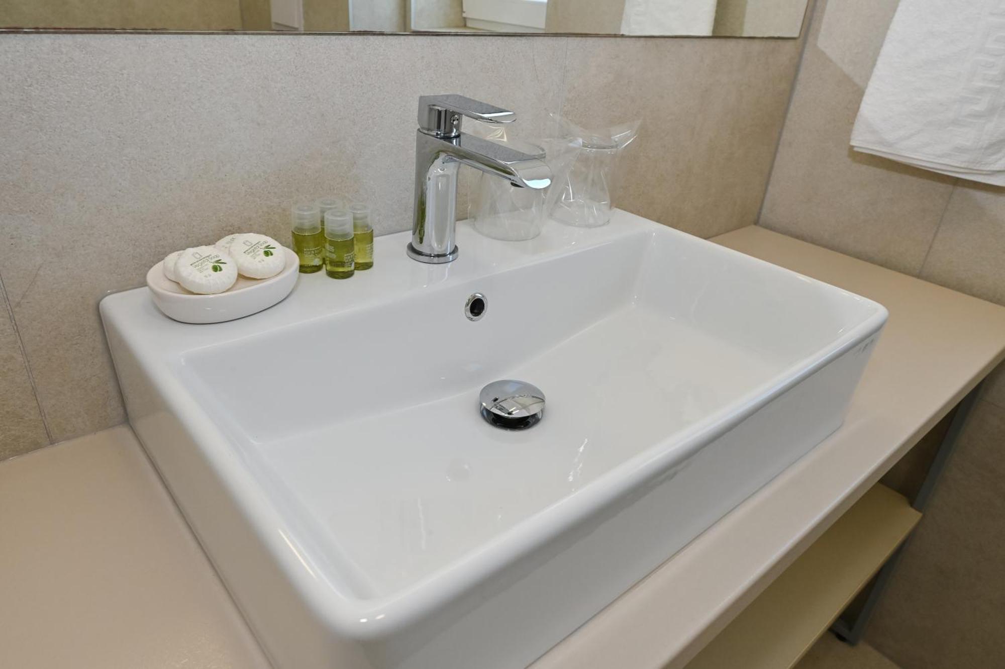 Villa Cala, Hotel Rooms&Apartments ノヴァリャ エクステリア 写真